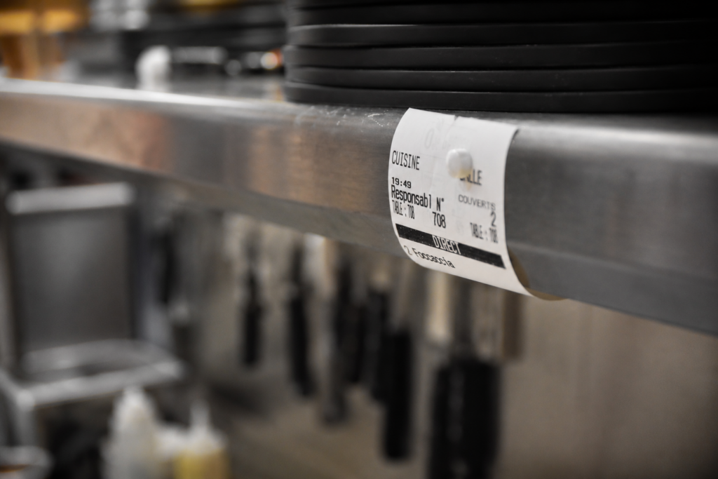Ticket de commande en cuisine chez Abuelo, restaurant à la Cartoucherie Toulouse